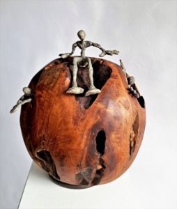 Sabine Schiffer-Nasserie - Trolle, 2022, Holz, Keramiplast, Nivelliermasse, 28 x 22 x 22cm